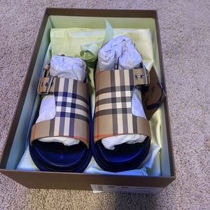 Burberry Little Girls & Girls Bertha Sandals (33) US 2 Child